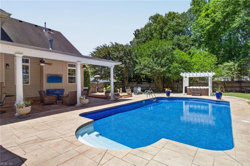 Photo 5 of 50 residential for sale in Chesapeake virginia