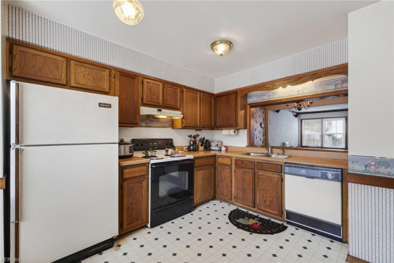 Photo 4 of 22 residential for sale in Virginia Beach virginia