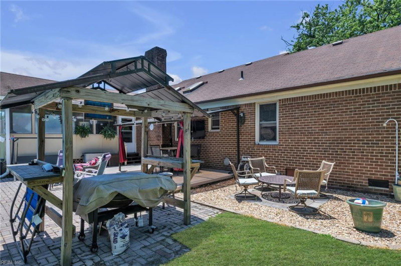 Photo 18 of 50 residential for sale in Chesapeake virginia