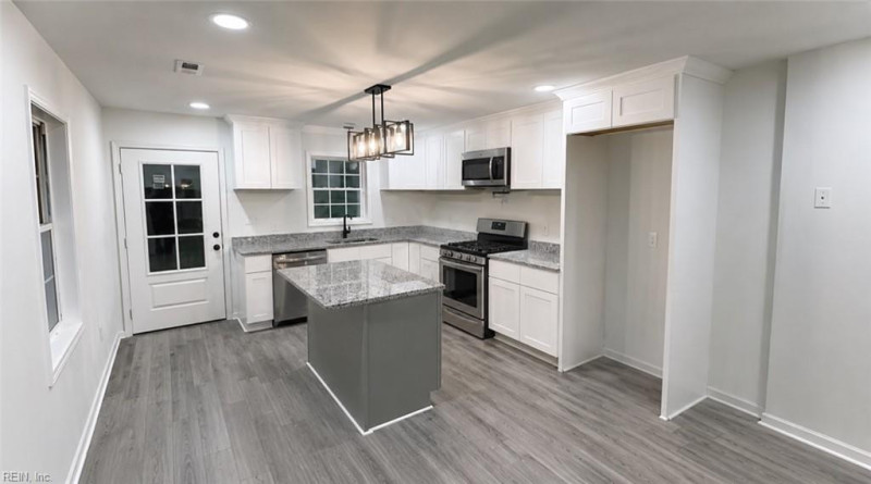 Photo 7 of 18 residential for sale in Portsmouth virginia