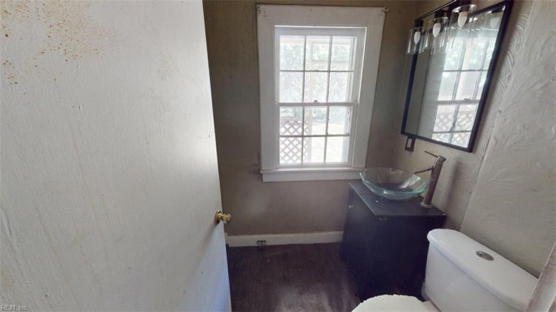 Photo 18 of 50 residential for sale in Portsmouth virginia