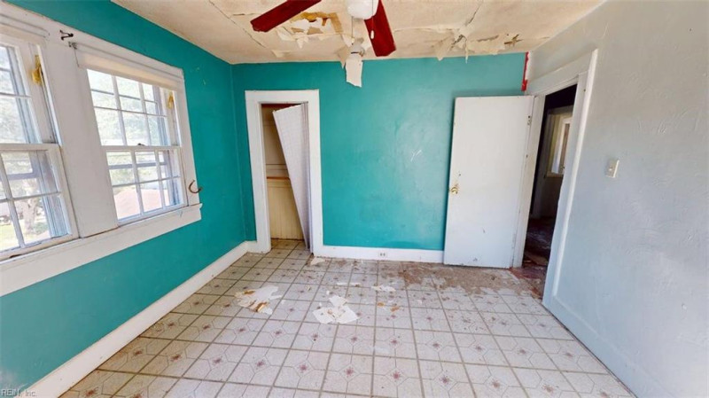 Photo 24 of 50 residential for sale in Portsmouth virginia