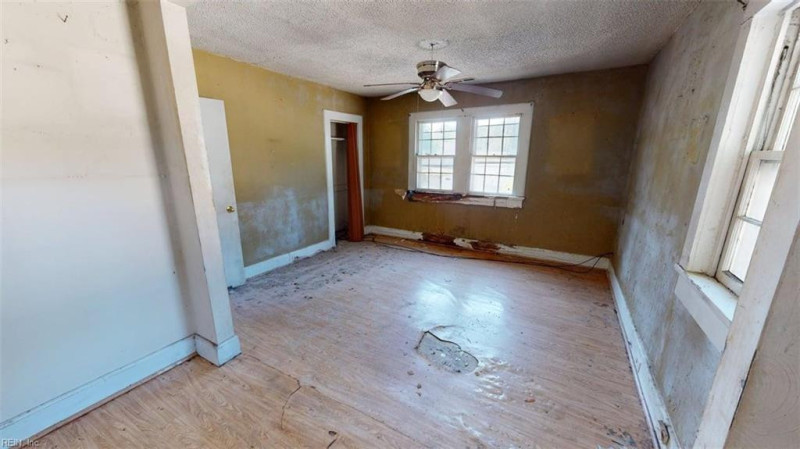 Photo 28 of 50 residential for sale in Portsmouth virginia