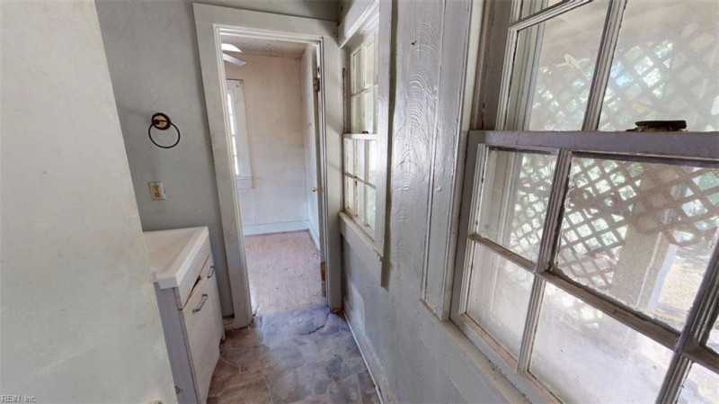 Photo 31 of 50 residential for sale in Portsmouth virginia