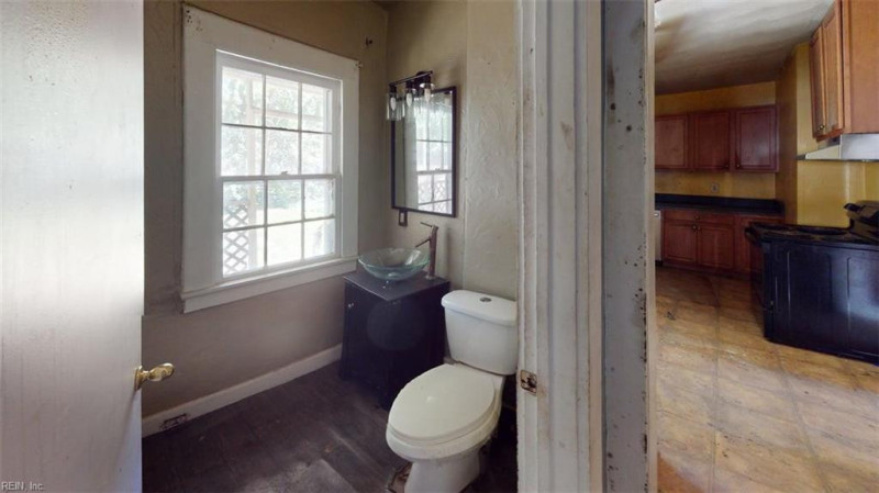 Photo 33 of 50 residential for sale in Portsmouth virginia