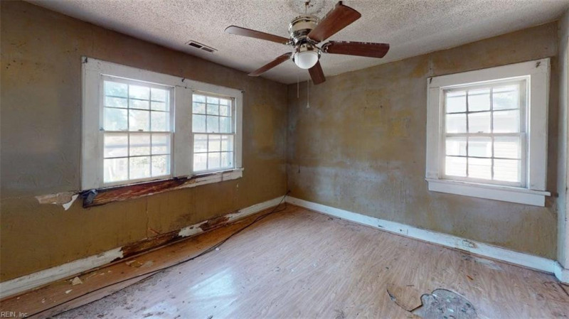 Photo 34 of 50 residential for sale in Portsmouth virginia