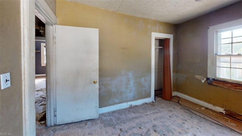 Photo 35 of 50 residential for sale in Portsmouth virginia