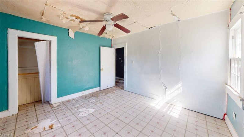 Photo 36 of 50 residential for sale in Portsmouth virginia
