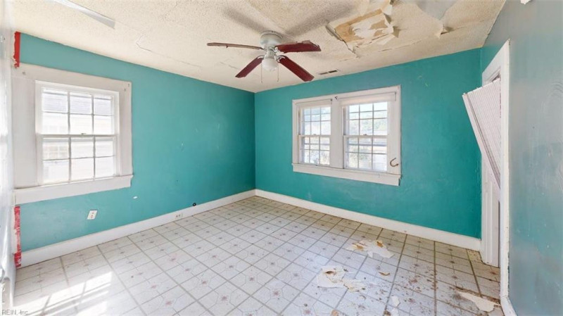Photo 40 of 50 residential for sale in Portsmouth virginia