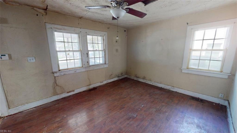 Photo 7 of 50 residential for sale in Portsmouth virginia