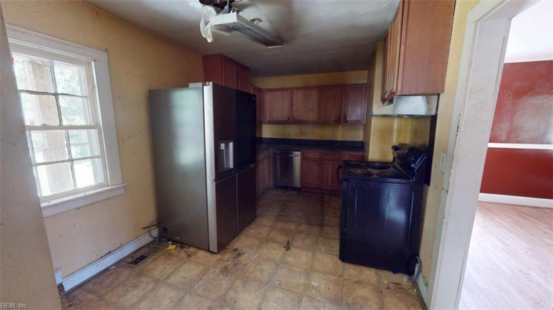 Photo 8 of 50 residential for sale in Portsmouth virginia