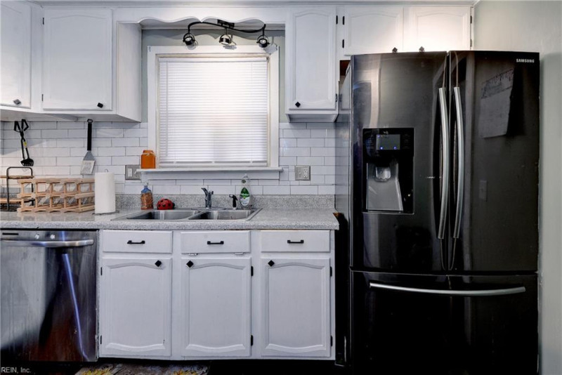 Photo 10 of 25 residential for sale in Portsmouth virginia