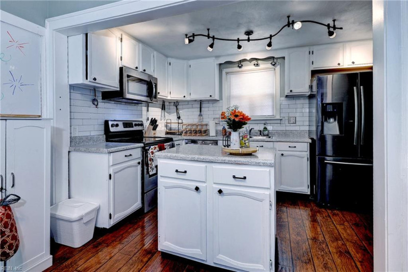 Photo 11 of 25 residential for sale in Portsmouth virginia