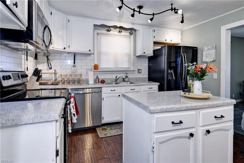 Photo 12 of 25 residential for sale in Portsmouth virginia