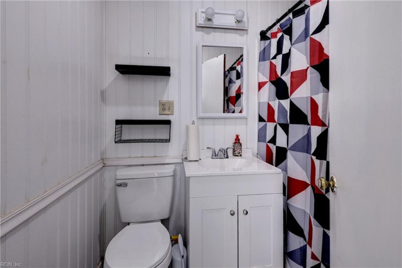 Photo 15 of 25 residential for sale in Portsmouth virginia