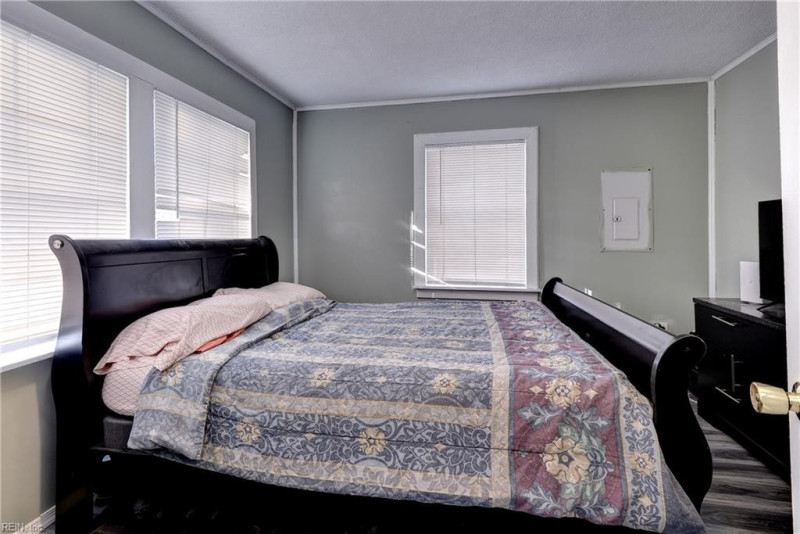 Photo 16 of 25 residential for sale in Portsmouth virginia