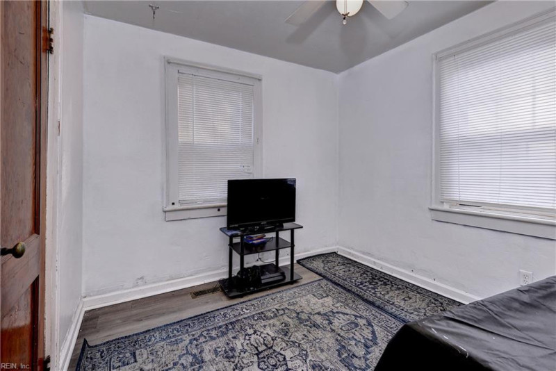 Photo 17 of 25 residential for sale in Portsmouth virginia