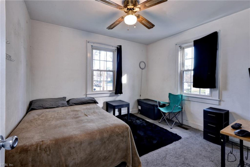 Photo 19 of 25 residential for sale in Portsmouth virginia