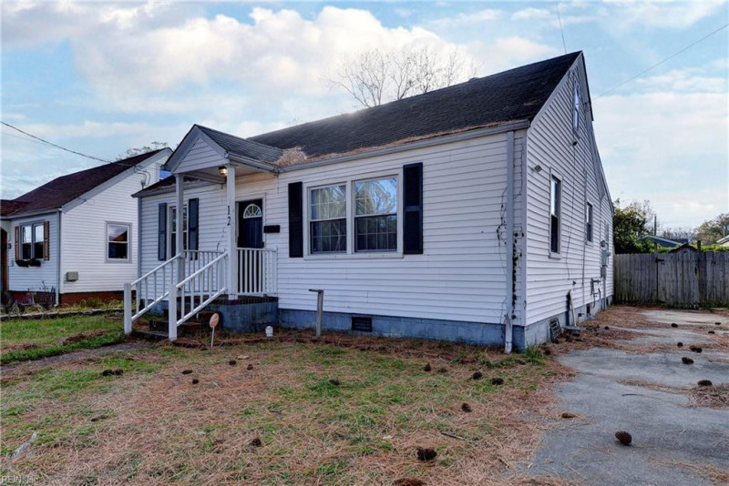 Photo 3 of 25 residential for sale in Portsmouth virginia
