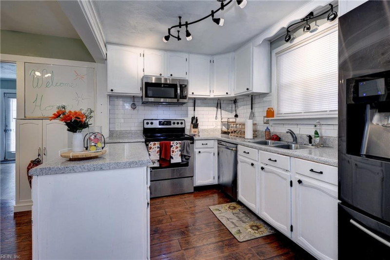 Photo 9 of 25 residential for sale in Portsmouth virginia