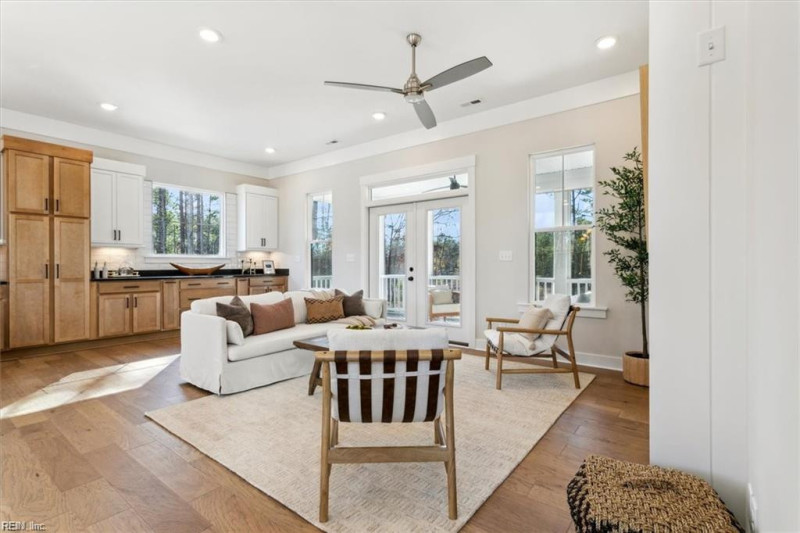 Photo 13 of 30 residential for sale in Chesapeake virginia