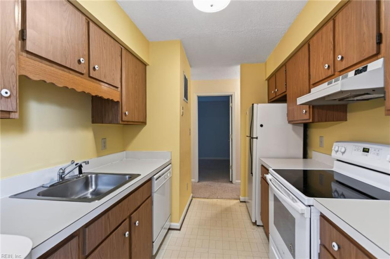 Photo 10 of 23 residential for sale in Newport News virginia