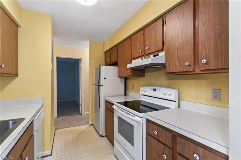Photo 11 of 23 residential for sale in Newport News virginia
