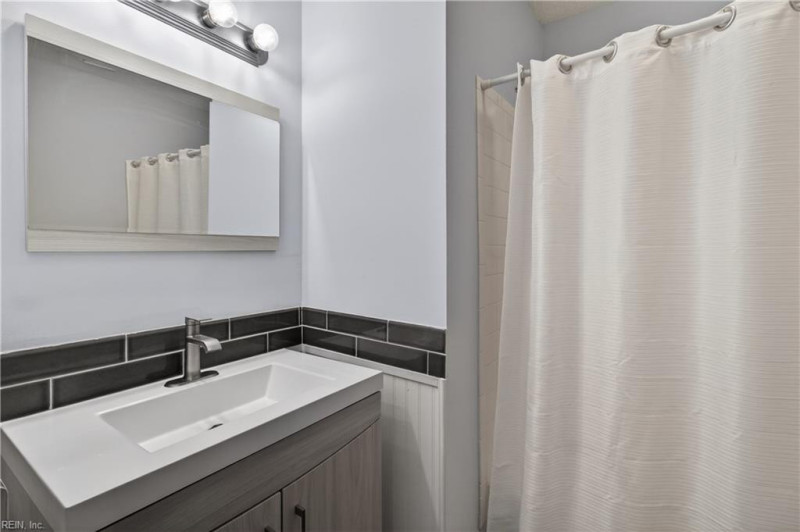 Photo 13 of 25 residential for sale in Virginia Beach virginia