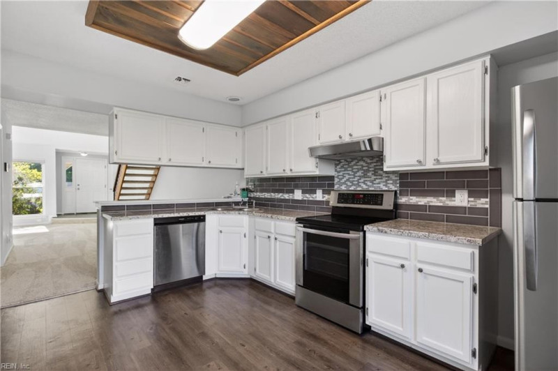 Photo 4 of 25 residential for sale in Virginia Beach virginia