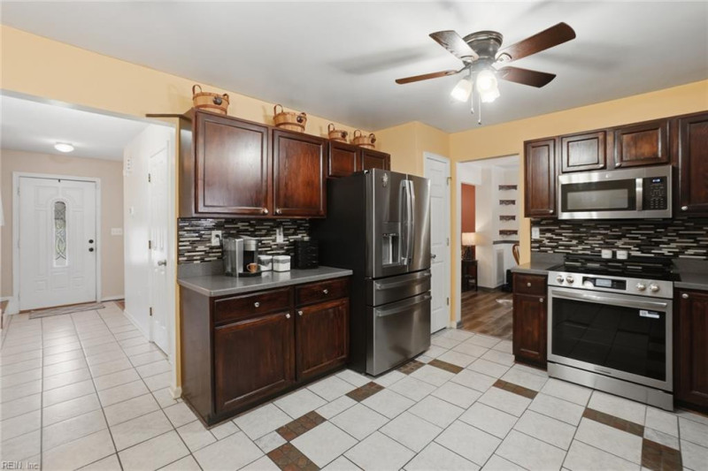 Photo 10 of 36 residential for sale in Suffolk virginia