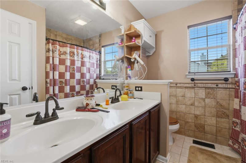 Photo 19 of 36 residential for sale in Suffolk virginia