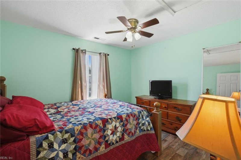 Photo 23 of 36 residential for sale in Suffolk virginia