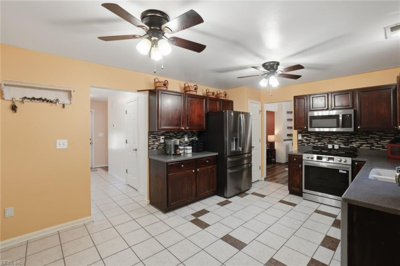 Photo 5 of 36 residential for sale in Suffolk virginia
