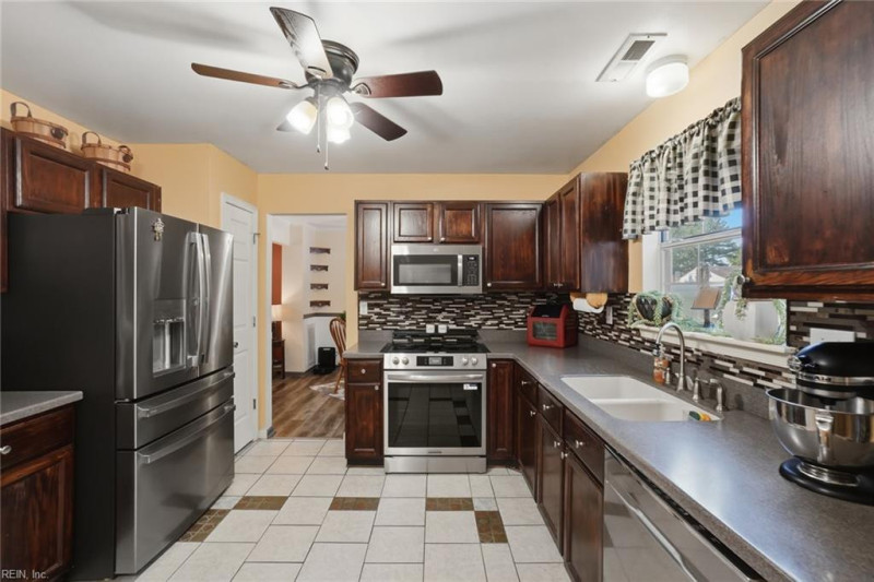 Photo 9 of 36 residential for sale in Suffolk virginia