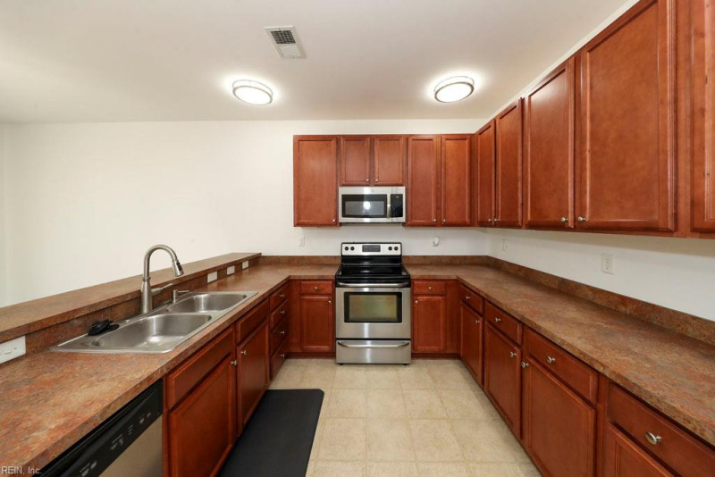 Photo 11 of 34 residential for sale in Chesapeake virginia