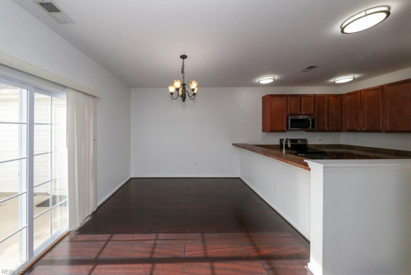 Photo 12 of 34 residential for sale in Chesapeake virginia