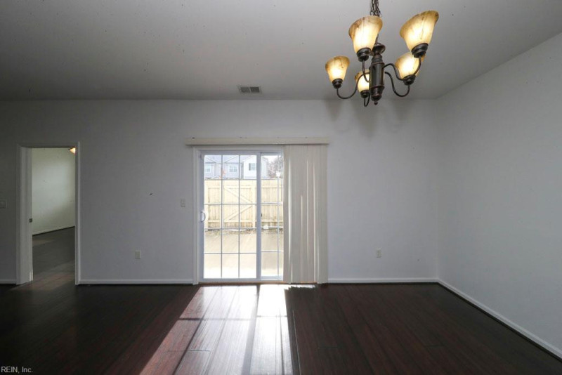 Photo 14 of 34 residential for sale in Chesapeake virginia