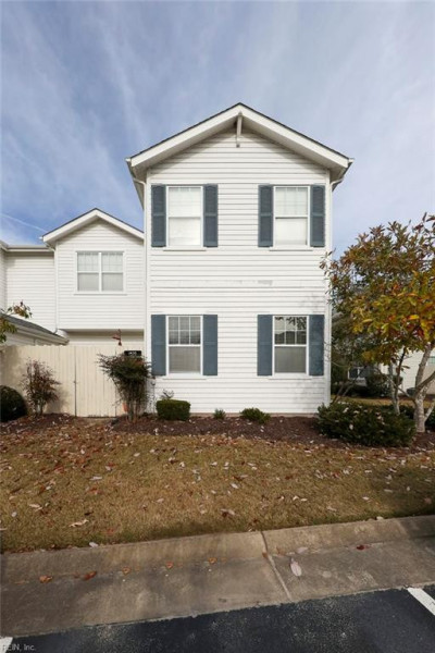 Photo 3 of 34 residential for sale in Chesapeake virginia