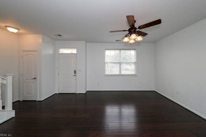 Photo 4 of 34 residential for sale in Chesapeake virginia
