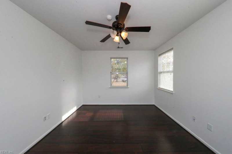Photo 7 of 34 residential for sale in Chesapeake virginia
