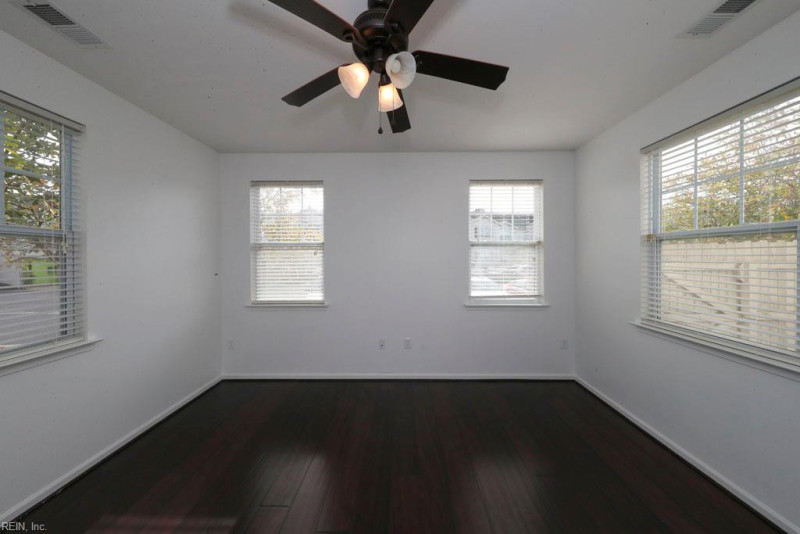 Photo 8 of 34 residential for sale in Chesapeake virginia