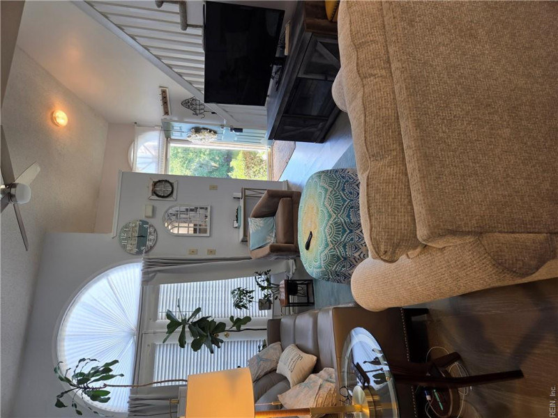 Photo 5 of 28 residential for sale in Chesapeake virginia