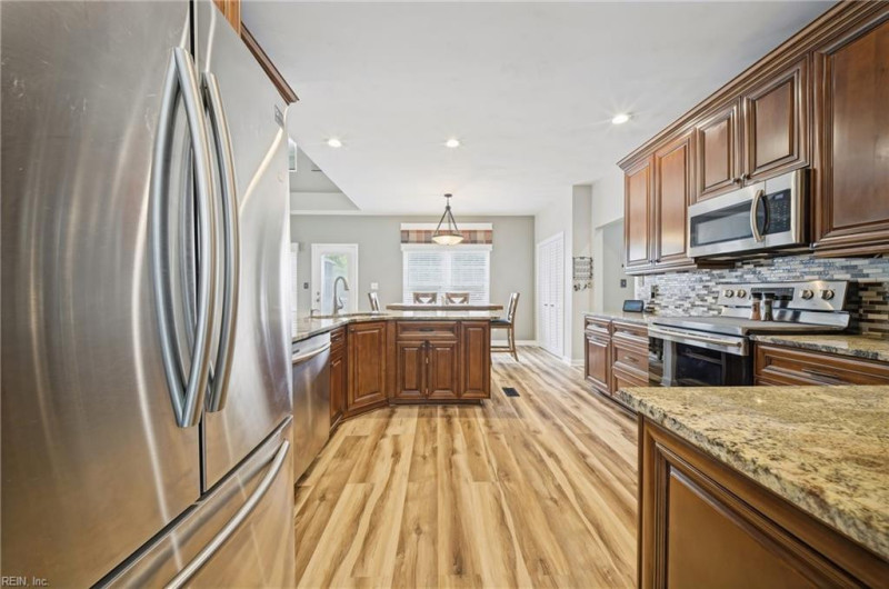 Photo 11 of 49 residential for sale in Virginia Beach virginia