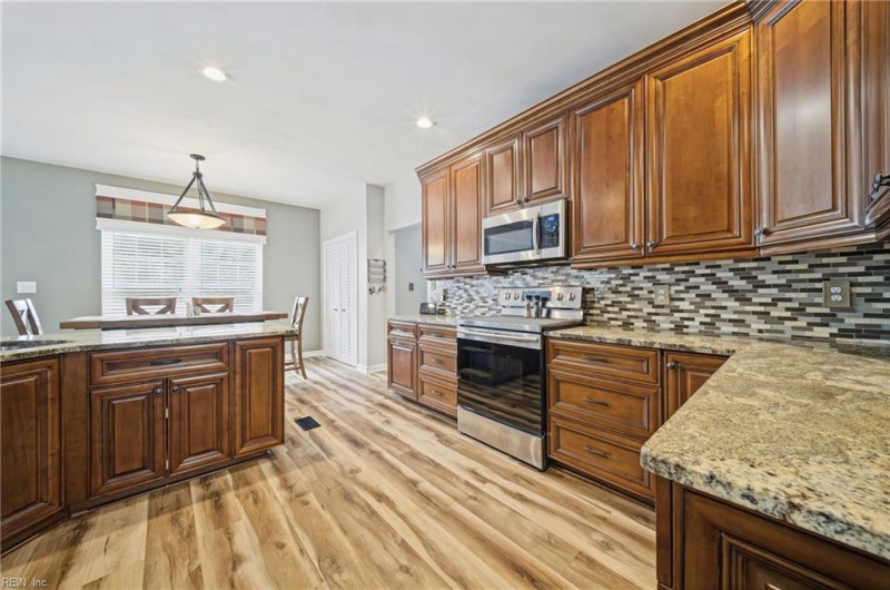 Photo 12 of 49 residential for sale in Virginia Beach virginia