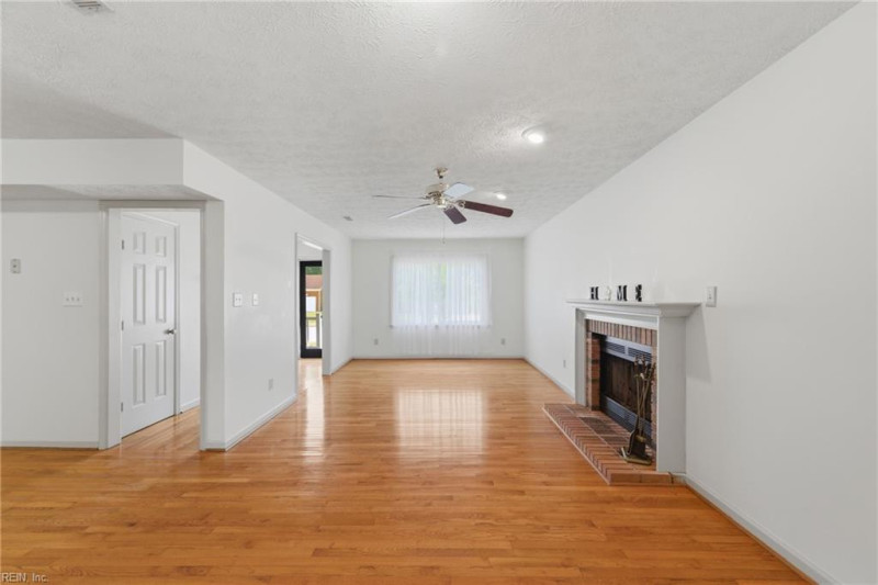 Photo 4 of 49 residential for sale in Hampton virginia
