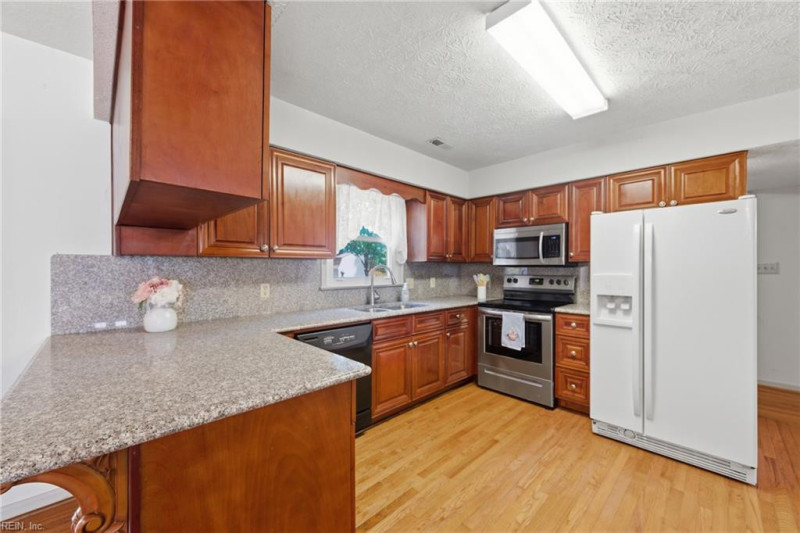 Photo 6 of 49 residential for sale in Hampton virginia