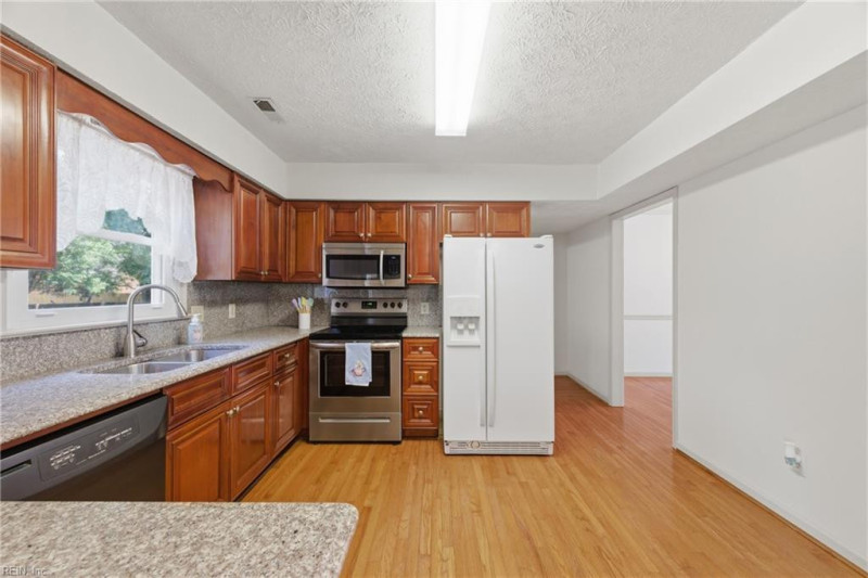 Photo 7 of 49 residential for sale in Hampton virginia