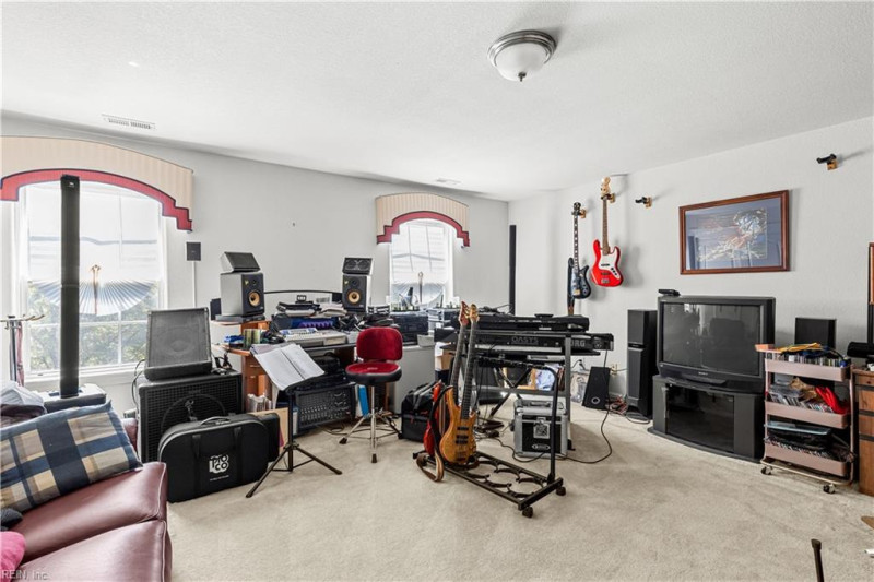 Photo 18 of 22 residential for sale in Chesapeake virginia