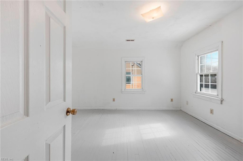 Photo 33 of 50 residential for sale in Portsmouth virginia