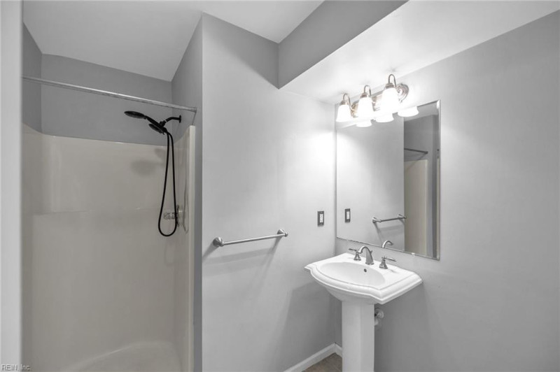 Photo 13 of 26 residential for sale in Chesapeake virginia
